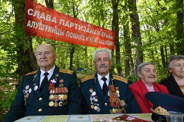 Участники партизанской маевки на Ангарском перевале. 2 мая 2018