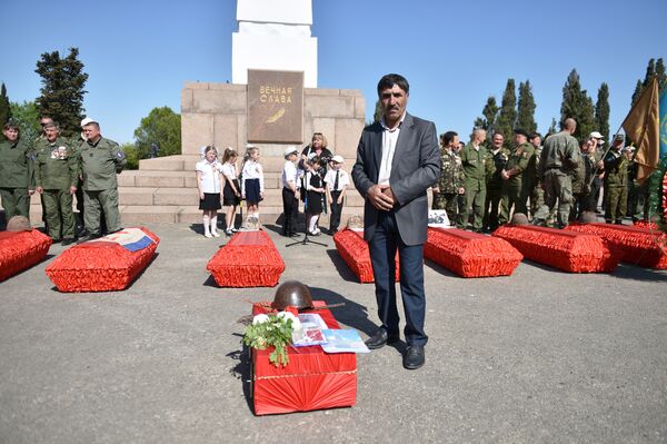 Перезахоронение останков бойцов Красной армии на мемориальном кладбище в поселке Дергачи (Севастополь) Перезахоронение останков бойцов Красной армии на мемориальном кладбище в поселке Дергачи (Севастополь)