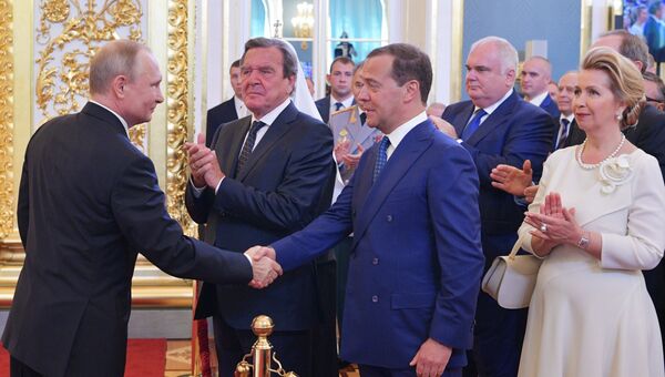 Избранный президент РФ Владимир Путин и председатель правительства РФ Дмитрий Медведев во время церемонии инаугурации в Кремле. 7 мая 2018