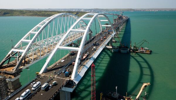 Строительство Крымского моста и автомобильных подходов со стороны Краснодарского края.