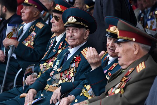 Ветераны Великой Отечественной войны на военном параде в честь Дня Победы в Симферополе. 9 мая 2018