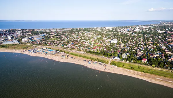 Город Ейск и пляжи на Ейской косе на Азовском море. Архивное фото