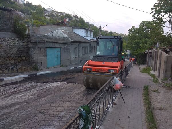 Строители уложили асфальт на проблемном участке дороги по улице Котовского в Севастополе Строители уложили асфальт на проблемном участке дороги по улице Котовского в Севастополе