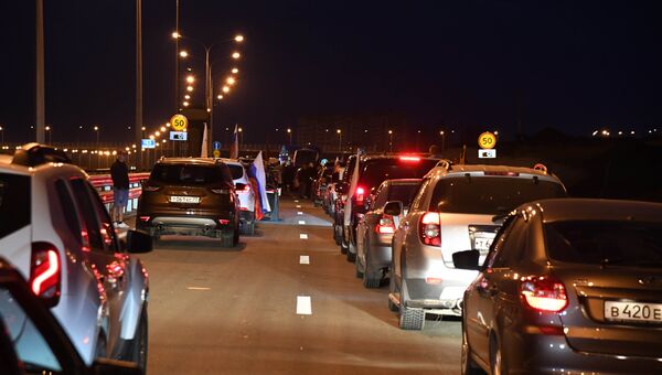 Видео ожидания запуска движения по автомобильной части Крымского моста