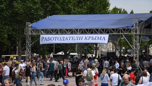 Всекрымская ярмарка вакансий на площади им. Ленина в Симферополе