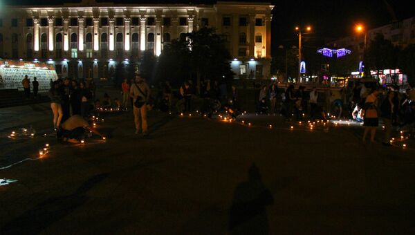 Акция Зажги огонь в своем сердце на площади им. Ленина в Симферополе