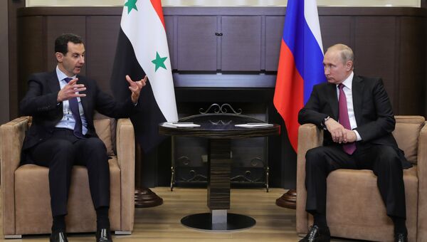 Президент РФ Владимир Путин и президент Сирийской арабской республики Башар Асад (слева) во время встречи. 17 мая 2018