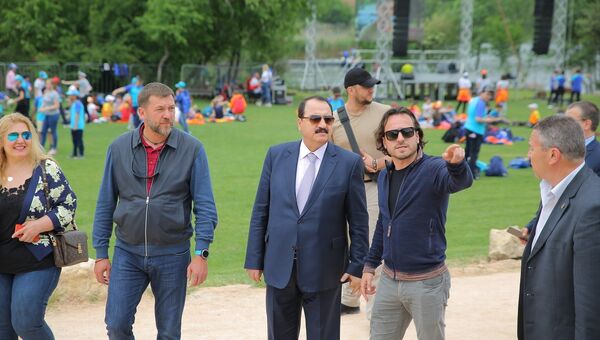 Посол Сирии в РФ Риад Хаддад посетил туристический слет МДЦ Артек