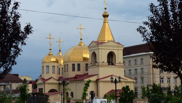 Видео с места нападения боевики на церквиь в Грозном