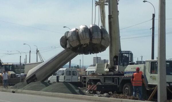  Демонтаж стелы на Евпаторийском шоссе в Симферополе