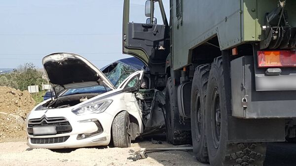 ДТП с участием военного КамАЗа и легковой автомобиль Citroen под Керчью ДТП с участием военного КамАЗа и легковой автомобиль Citroen под Керчью