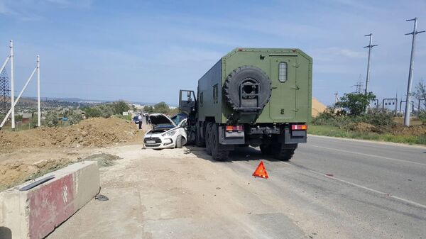 ДТП с участием военного КамАЗа и легковой автомобиль Citroen под Керчью ДТП с участием военного КамАЗа и легковой автомобиль Citroen под Керчью