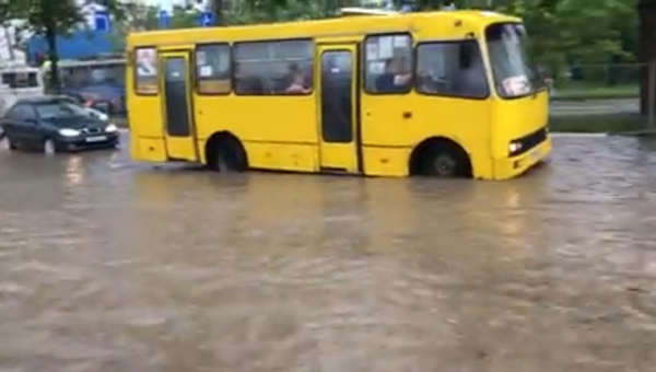 В Севастополе ливень превратил проспект в озеро