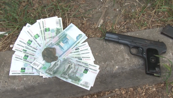 Видео: ФСБ в Крыму задержала украинца при попытке продать оружие