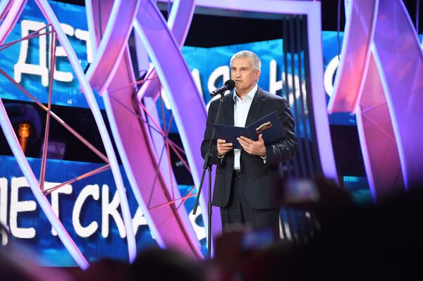 Глава Республики Крым Сергей Аксенов на открытии фестиваля Детская Новая волна-2018 в МДЦ Артек Глава Республики Крым Сергей Аксенов на открытии фестиваля Детская Новая волна-2018 в МДЦ Артек