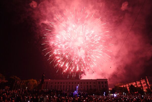 Фейерверк в честь 234-летия Симферополя Фейерверк в честь 234-летия Симферополя