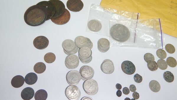 Монеты, изъятые у украинца на границе с Крымом в пункте пропуска Джанкой