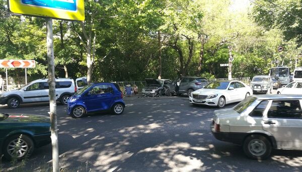 ДТП с участием трех автомобилей в районе автовокзала в Симферополе ДТП с участием трех автомобилей в районе автовокзала в Симферополе