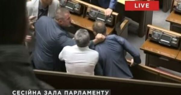 Стычка депутатов на заседании Верховной рады Украины