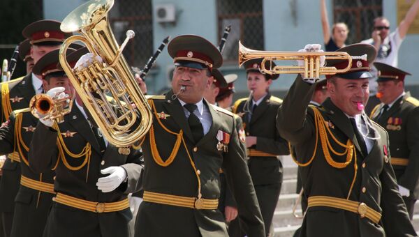 Фестиваль военных оркестров, приуроченный ко Дню России, в Симферополе