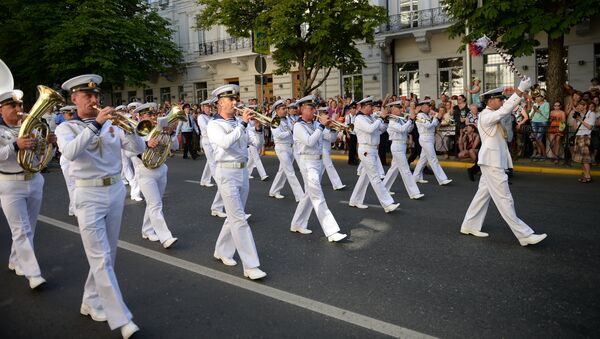 Концертное выступление образцово-показательного оркестра Центрального Округа войск национальной гвардии в Севастополе в честь празднования Дня России