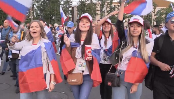 Песни, танцы и кричалки – как в России отметили победу сборной