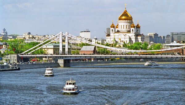 Вид на Крымский мост в Москве