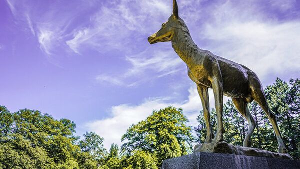 Скульптура оленя на территории Крымского природного заповедника