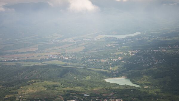 Вид на Южнобережье Крыма с высоты Долины привидений на западном склоне южной гряды Демерджи