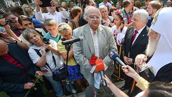 Политик Иван Драч на церемонии открытия памятника Небесной сотне в Киеве