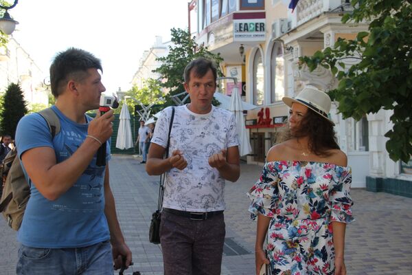 Блогеры из Санкт-Петербурга Елизавета Грачева и Виталий Ичин прогулялись по Симферополю Блогеры из Санкт-Петербурга Елизавета Грачева и Виталий Ичин прогулялись по Симферополю