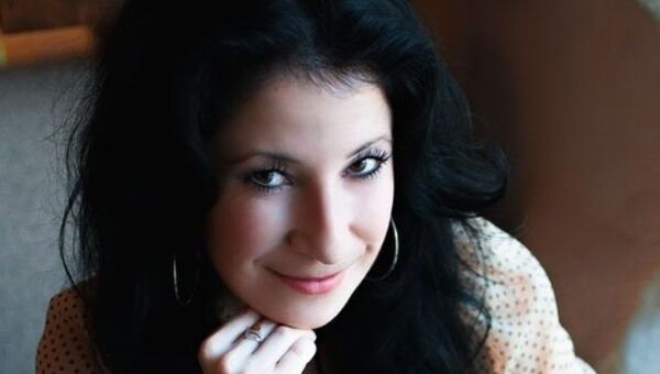 Крымско-татарская блогерша и писательница Эльмара Мустафаева