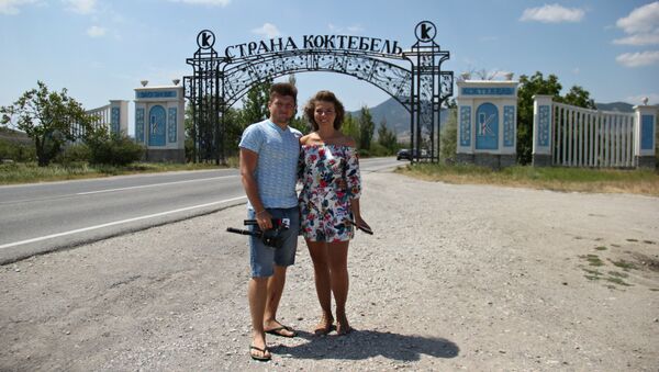 Travel-блогеры Виталий Ичин и Елизавета Грачева в Коктебеле