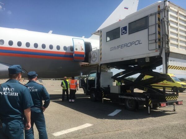 Спецборт МЧС доставит двух крымчан на лечение в Москву Спецборт МЧС доставит двух крымчан на лечение в Москву