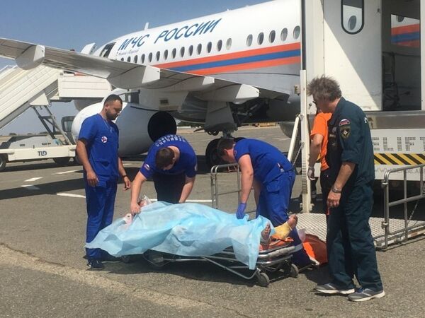 Спецборт МЧС доставит двух крымчан на лечение в Москву Спецборт МЧС доставит двух крымчан на лечение в Москву