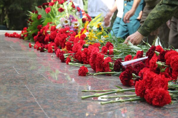 Возложение цветов к памятнику партизанам и подпольщикам Крыма в Симферополе Возложение цветов к памятнику партизанам и подпольщикам Крыма в Симферополе