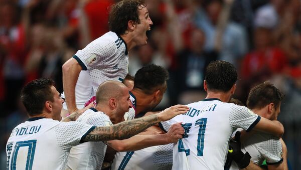 Игроки сборной России радуются победе в матче 1/8 финала чемпионата мира по футболу между сборными Испании и России