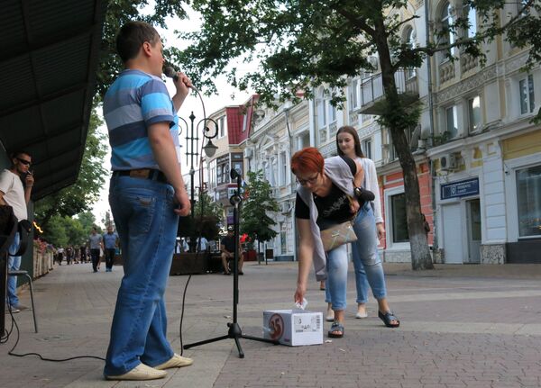 Музыкант на улице Пушкина в Симферополе Музыкант на улице Пушкина в Симферополе
