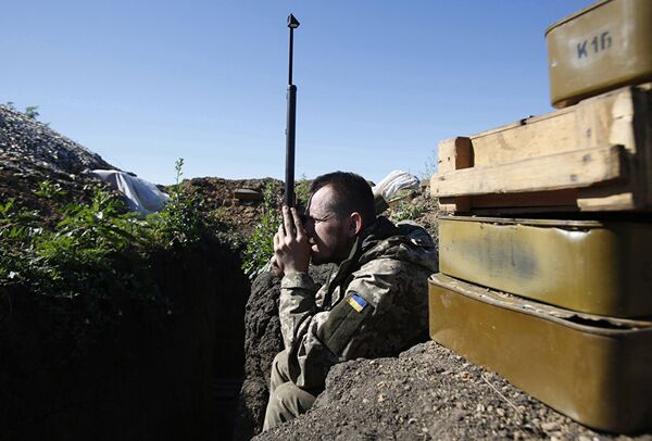 Украинский военный на позиции в районе Мариуполя Украинский военный на позиции в районе Мариуполя