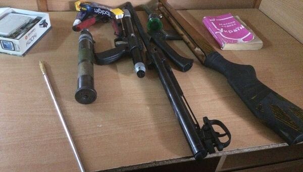 Конфискованные на границе с Крымом боеприпасы и оружие