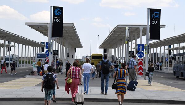 Место отправление междугородних автобусов из нового терминала аэропорта Симферополь