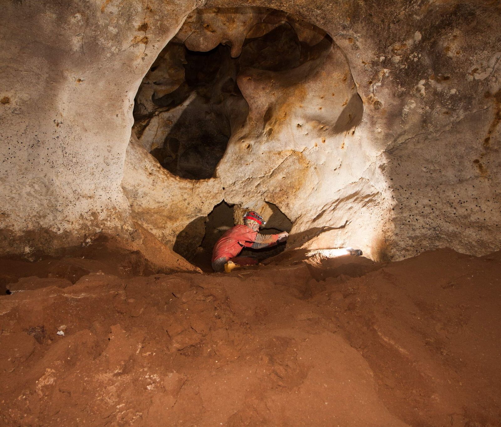 Какую вещь бекки нашли в пещере. Зуя пещера Таврида. Пещера Таврида в Крыму. Пещера в Зуе Крым. Палеонтология пещера Таврида.