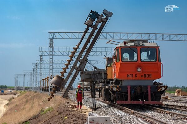 Строительство двухпутного железнодорожного подхода к Крымскому мосту со стороны Тамани