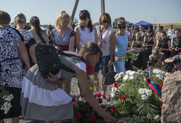 Траурные мероприятия в годовщину крушения самолёта Boeing 777 под Донецком Траурные мероприятия в годовщину крушения самолёта Boeing 777 под Донецком