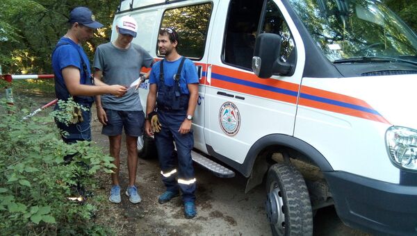 Сотрудники Крым-СПАС сняли москвича с обрыва на горе Аю-Даг