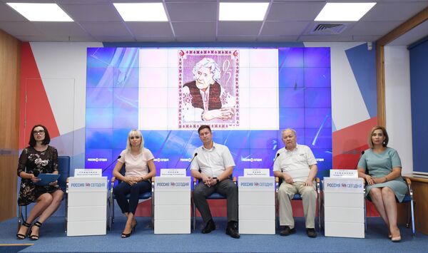 Презентация альбома Песни, вышитые нитками: альбом вышивок и узоров Веры Роик Презентация альбома Песни, вышитые нитками: альбом вышивок и узоров Веры Роик