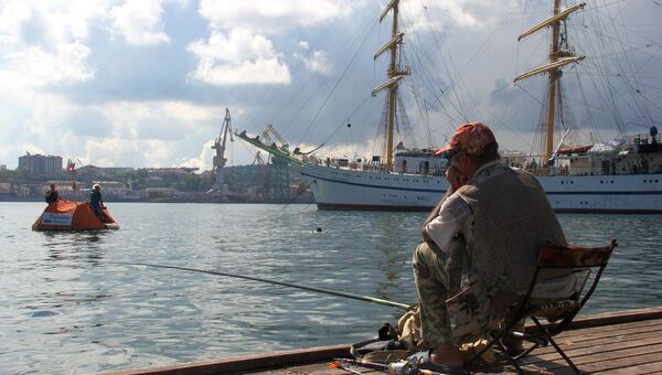 Путешественник Юрий Бурлак отправляется в путешествие из Севастополя в Турцию на плоту