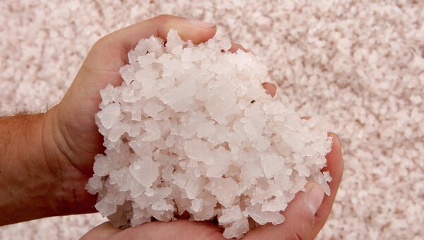 Морская соль на солевом промысле в Крыму