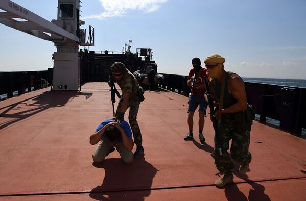 Захват судна условными террористами в рамках тактико-специального учения Вихрь-МЭД 2018 в Азовском море