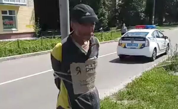 Привязанный к столбу мужчина в Чернигове Привязанный к столбу мужчина в Чернигове